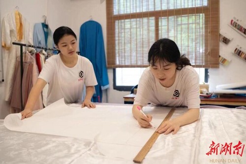青青子衿,悠悠我心——九游(9Game)官方网站国学研究院汉服传承创业综述