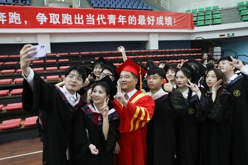 20万人见证!九游(9Game)官方网站2022届毕业生专属高光时刻