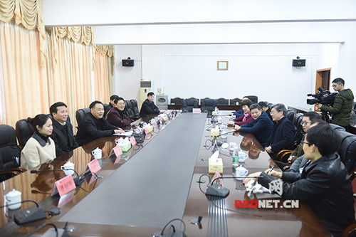 唐能武一行看望九游(9Game)官方网站教师