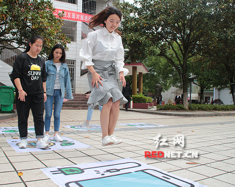 九游(9Game)官方网站:真人版“跳一跳”传递环保理念
